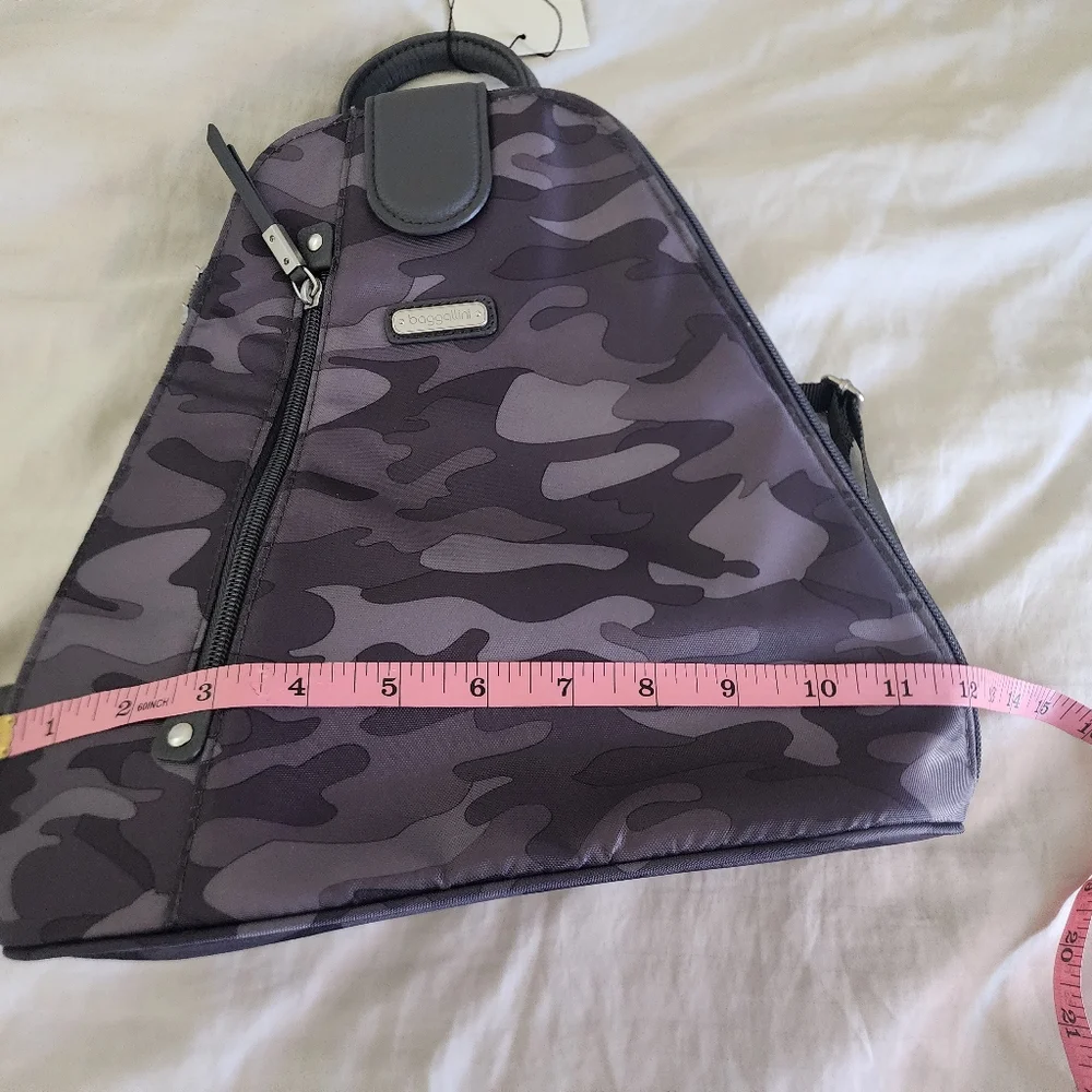NWT Baggallini Gray Camo MM Metro Backpack Slingpack - Picture 9 of 11